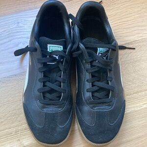 Puma King men’s indoor soccer shoes size 9.5